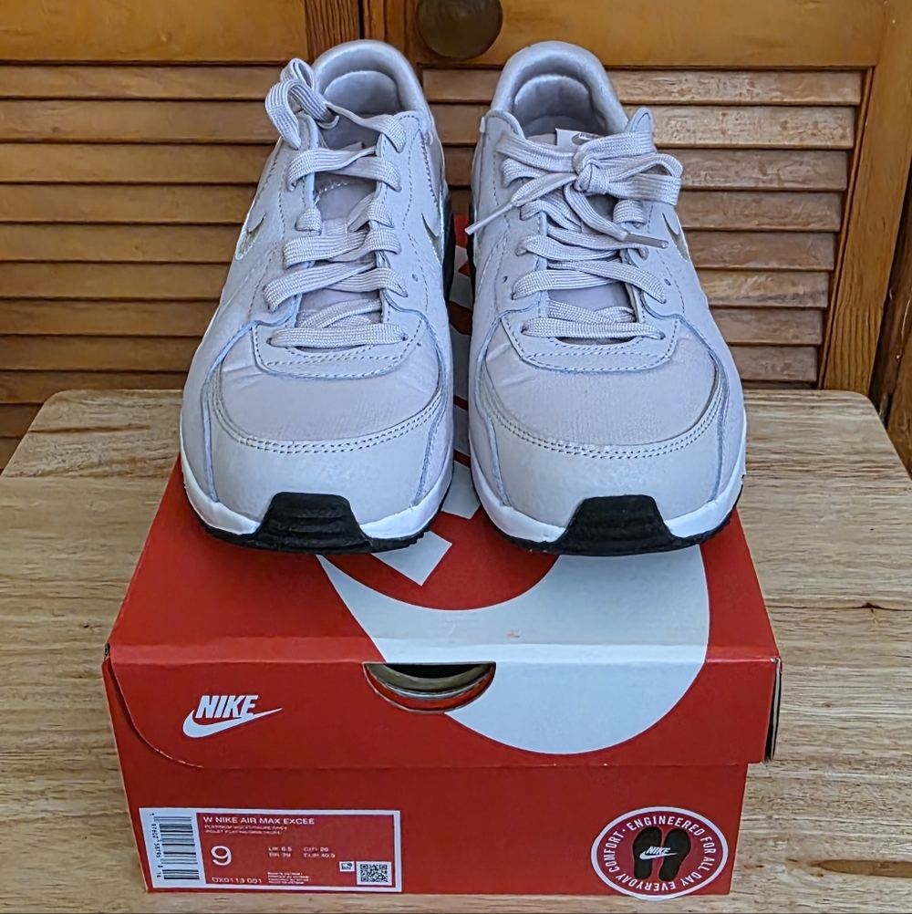 NWT Nike Women's Air Max Excee Sneakers Size 9